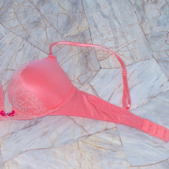 32А Victoria's Secret Bombshell Miraculous Push Up Bra -Adds 2 Cup Sizes - Picture 4 of 8